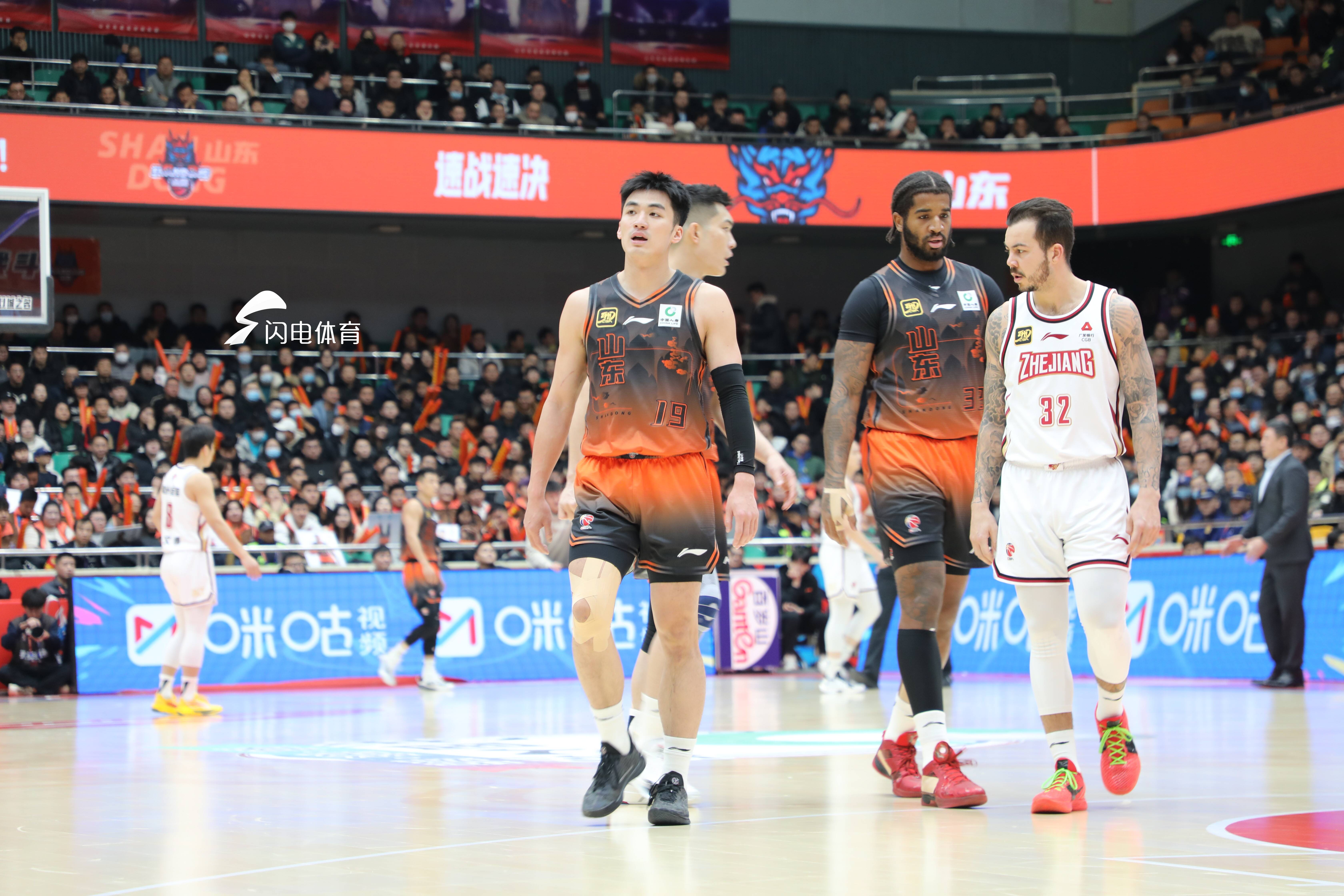 山东男篮展现团队力量，取得胜利的简单介绍