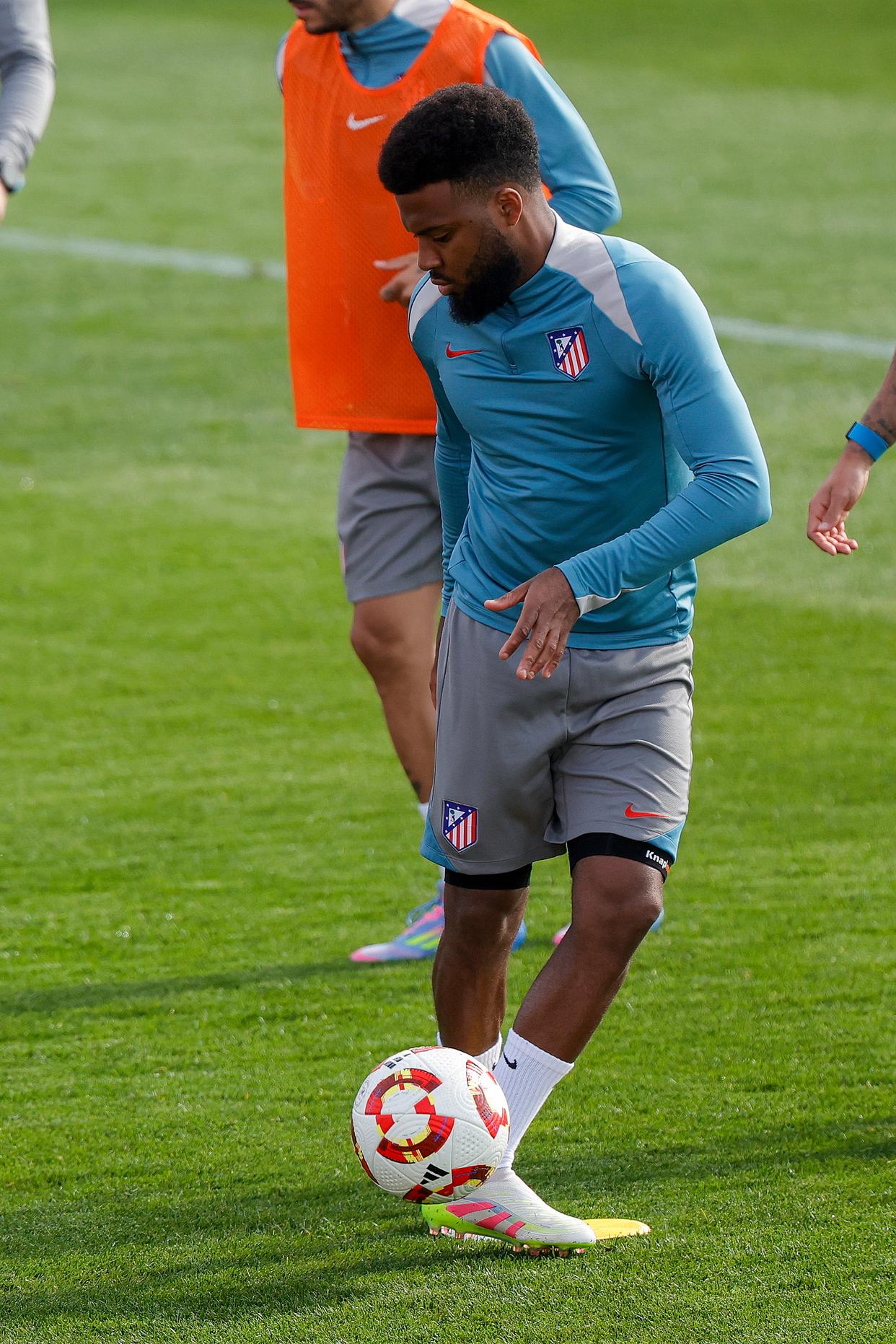 西班牙队抢眼表现，备战充满活力