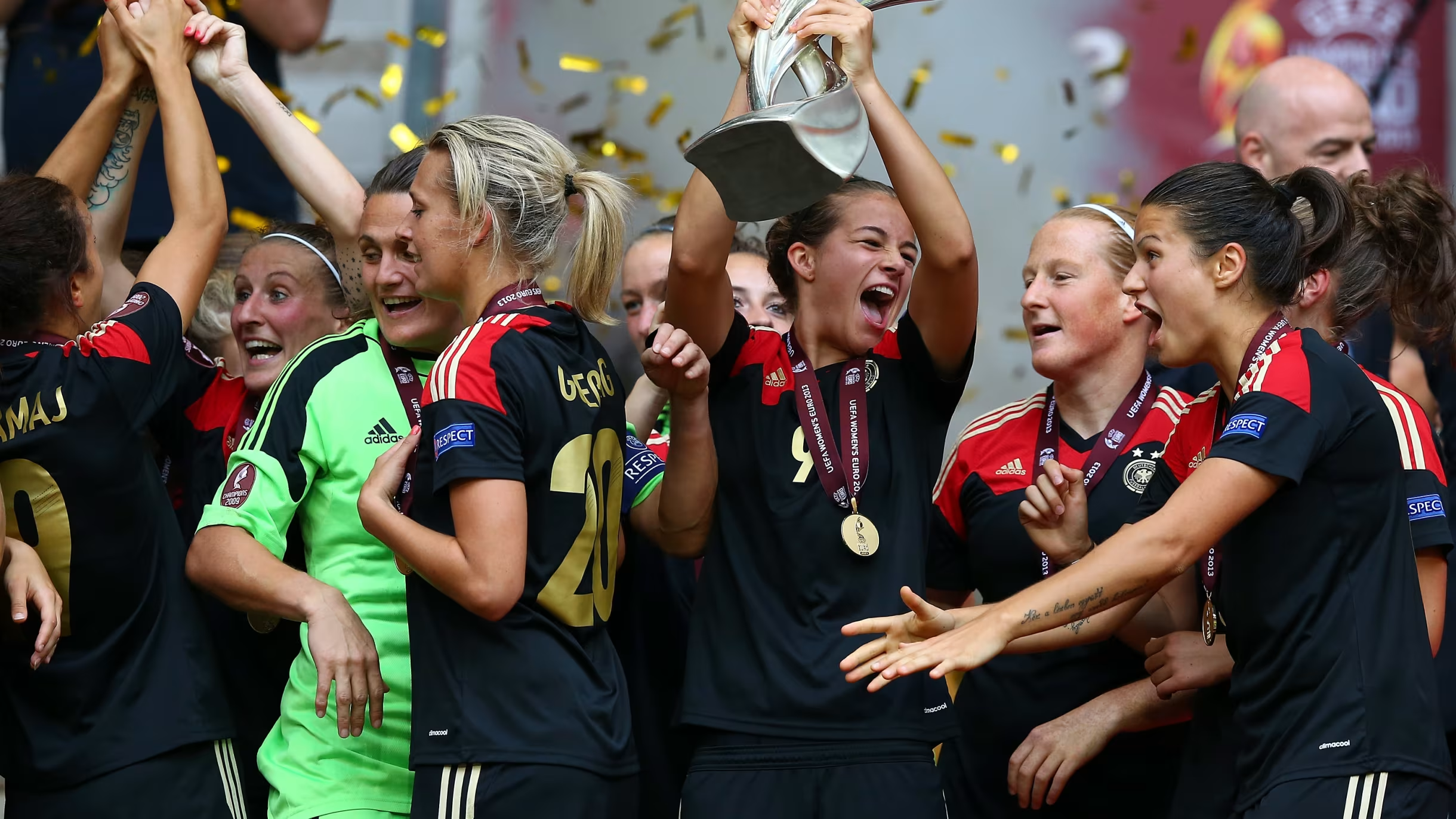 女足赛事中心,球队阵容整容引争议的简单介绍 女足赛事中心,球队阵容整容引争议的简单介绍