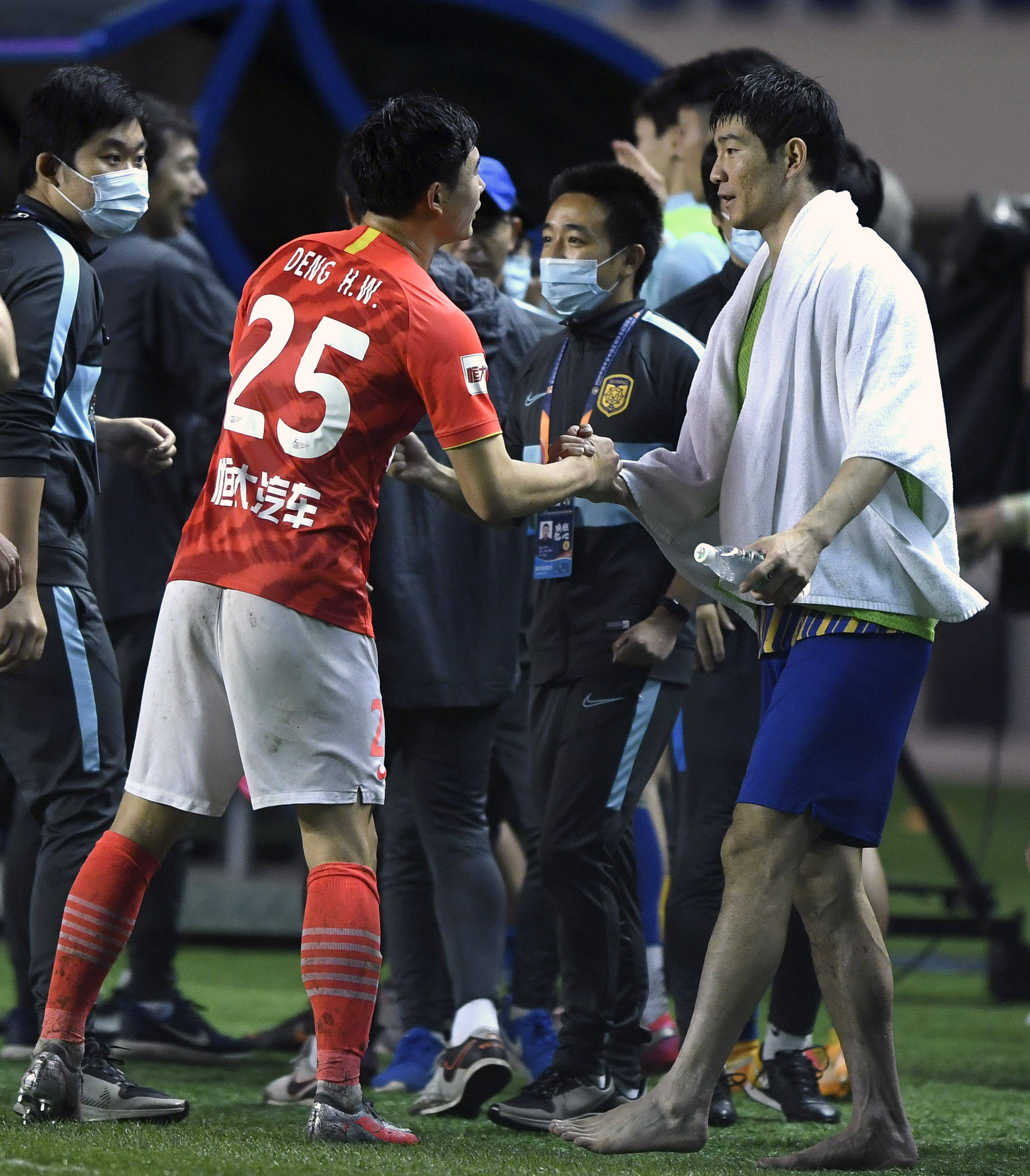 广州恒大淘宝客场憾平江苏苏宁的简单介绍