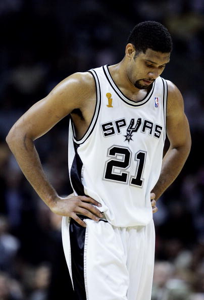 关于马刺老将受伤，恐怕将缺席一段时间的信息