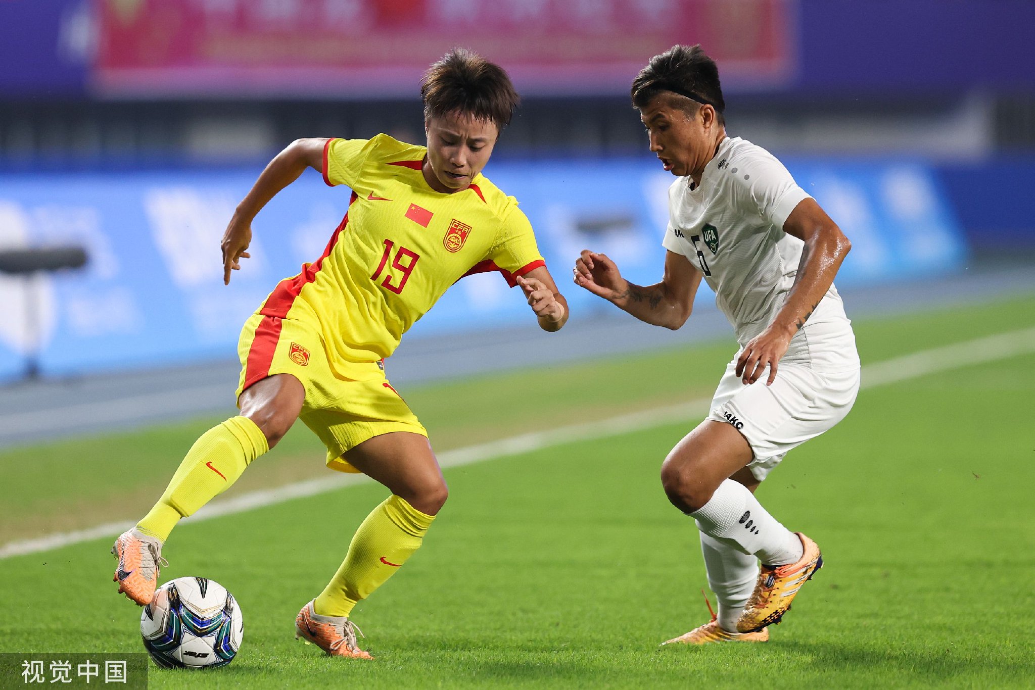 女足赛场上,中国队实力无可匹敌 女足赛场上,中国队实力无可匹敌