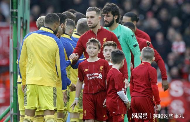 法国完胜曼城,阿奎罗打破历史纪录 法国完胜曼城,阿奎罗打破历史纪录