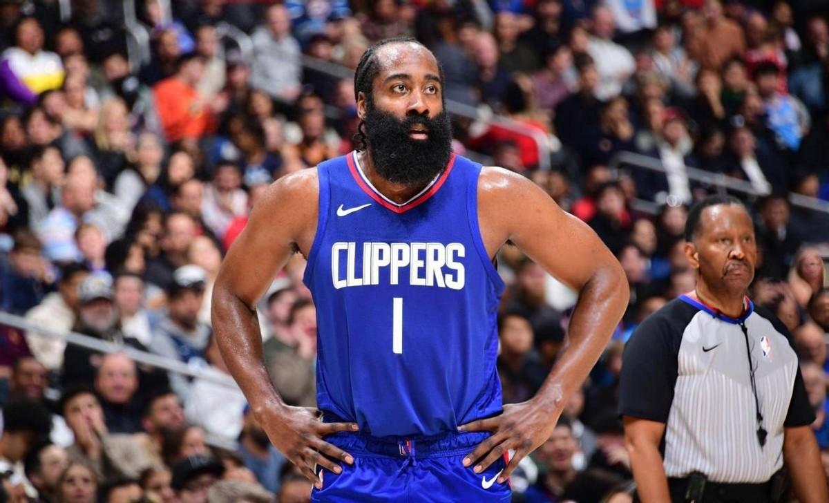 爵士轻取江苏队，利拉德高光表现的简单介绍