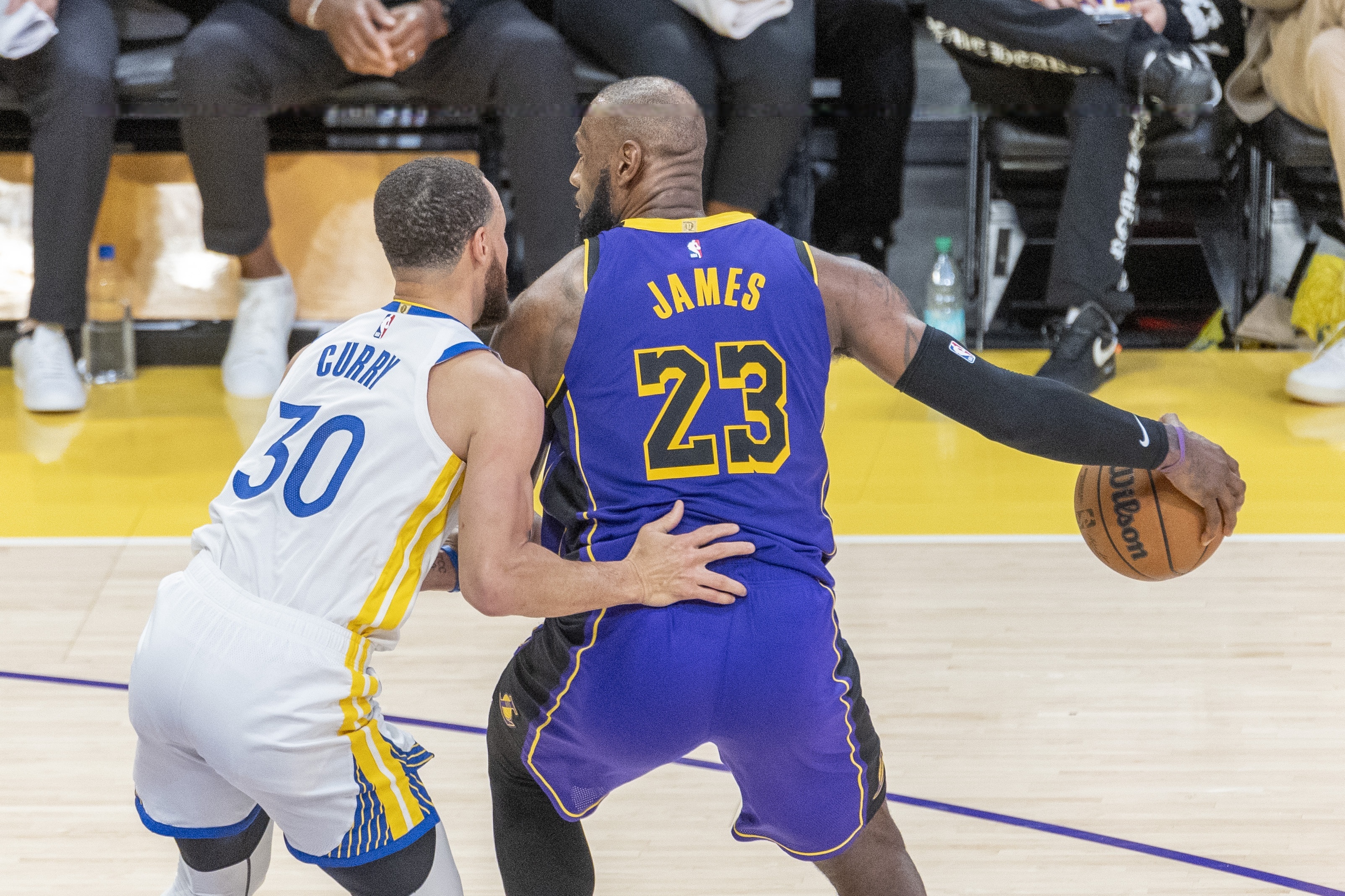 包含骑士鏖战热火，库里点燃赛场的词条