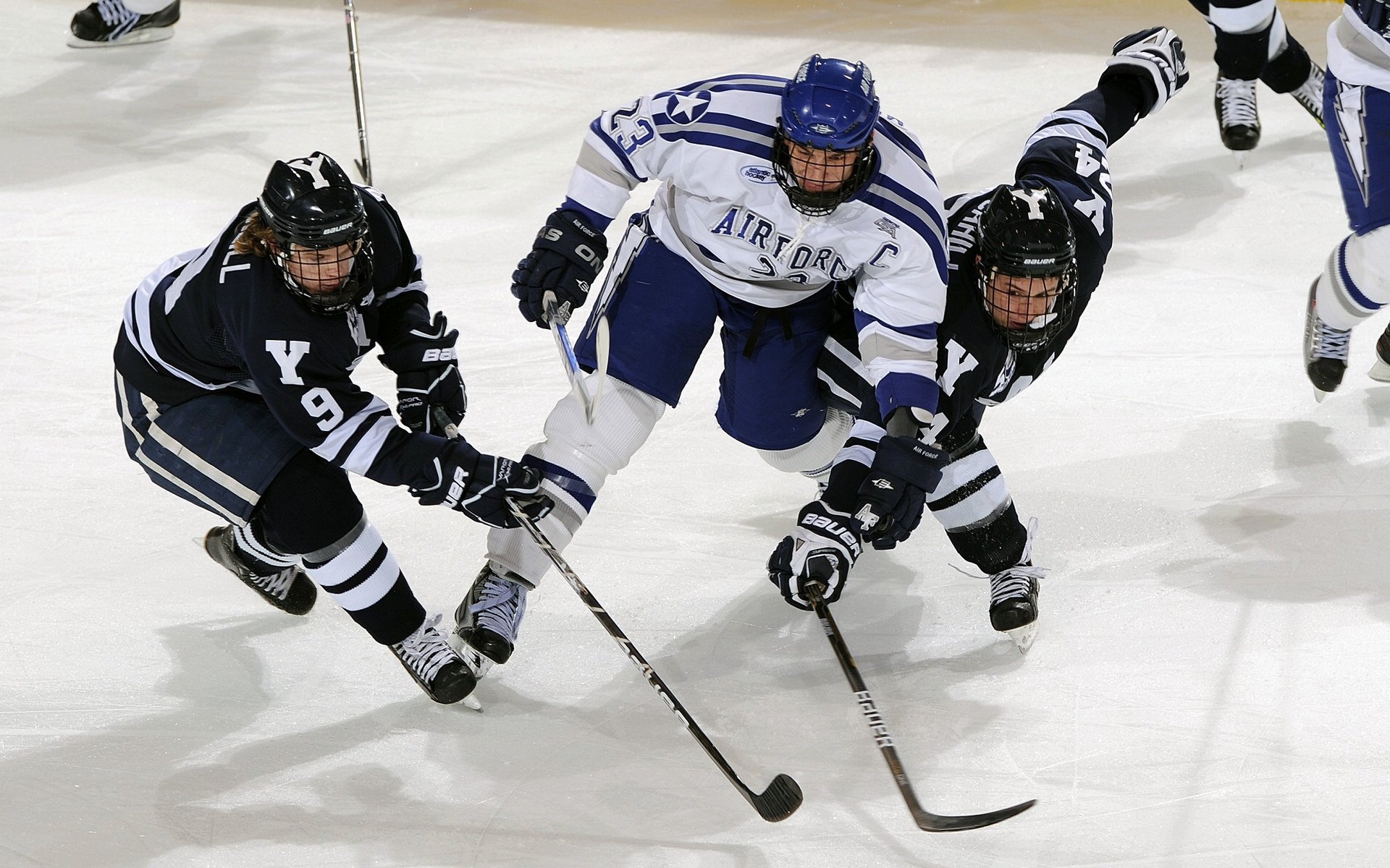 赛道上的孤胆英雄,F1年度争冠之夜,范弗利特展现巨星价值
