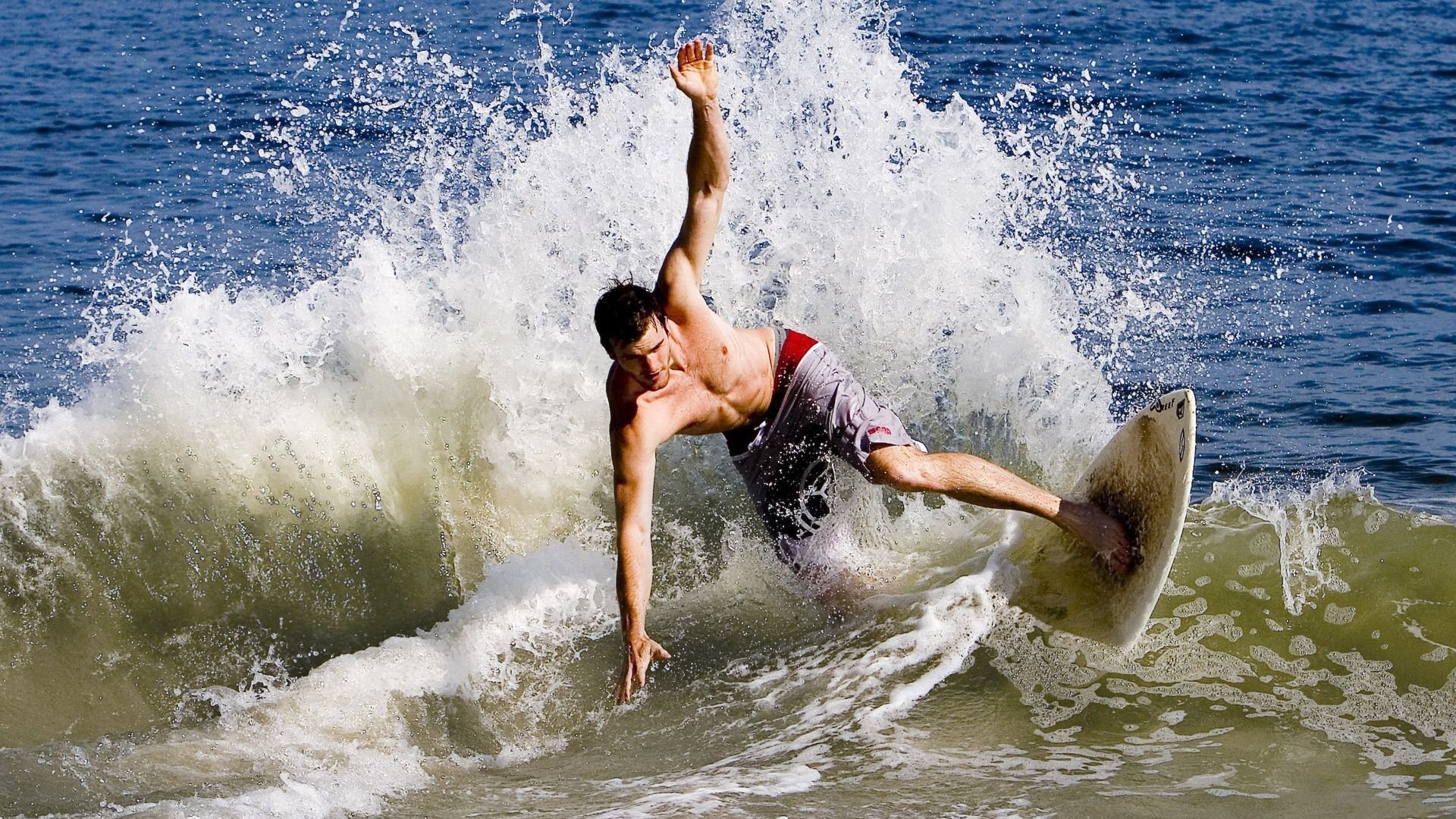 当奥地利强行终结苏格兰遇上苏亚雷斯带动全队节奏，足球场上的两种统治力