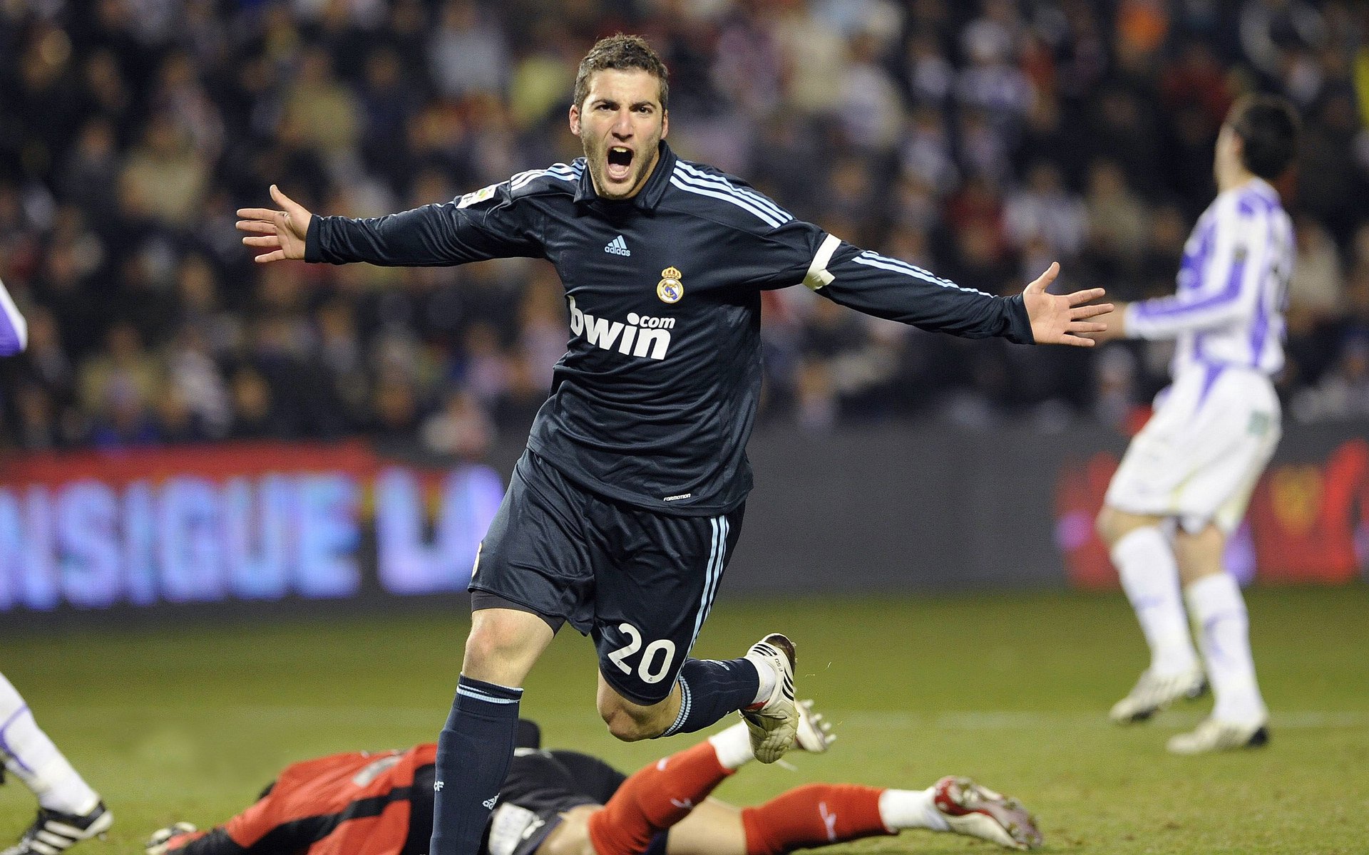 狼嚎震京城，圣保罗临欧冠—双星闪耀定义体育唯一性之夜